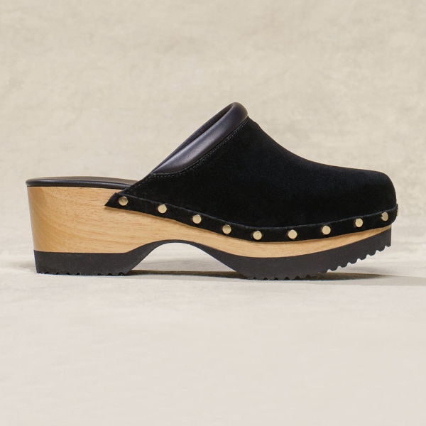 M.Gemi’s famous Greta Clog that keeps selling out is $100 off right now. Shop the comfy spring-perfect shoe at the lowest price of the year before it sells out.