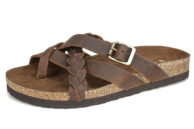 A shopping editor is buying these five comfortable sandals ahead of summer, including thong, slide, and cork footbed versions. Shop spring footwear for under $40 on Amazon.