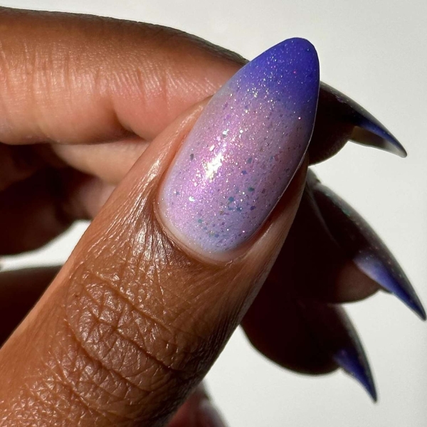 Glitter ombré nail designs are great for special occasions and everyday manicures. Here are over 25 glitter ombré nail looks to inspire your next mani.