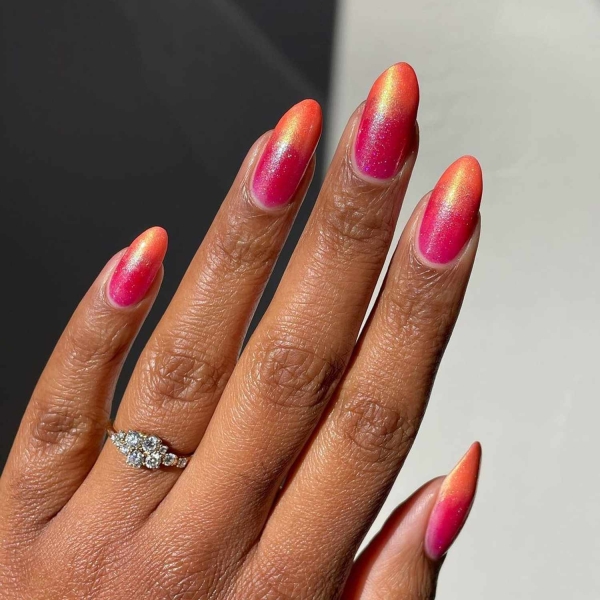 Glitter ombré nail designs are great for special occasions and everyday manicures. Here are over 25 glitter ombré nail looks to inspire your next mani.