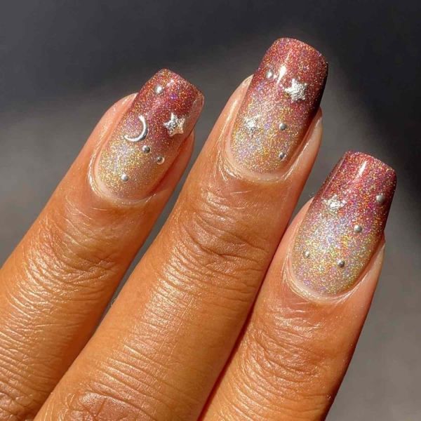 Glitter ombré nail designs are great for special occasions and everyday manicures. Here are over 25 glitter ombré nail looks to inspire your next mani.