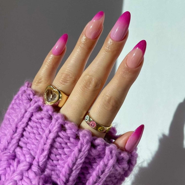 Glitter ombré nail designs are great for special occasions and everyday manicures. Here are over 25 glitter ombré nail looks to inspire your next mani.