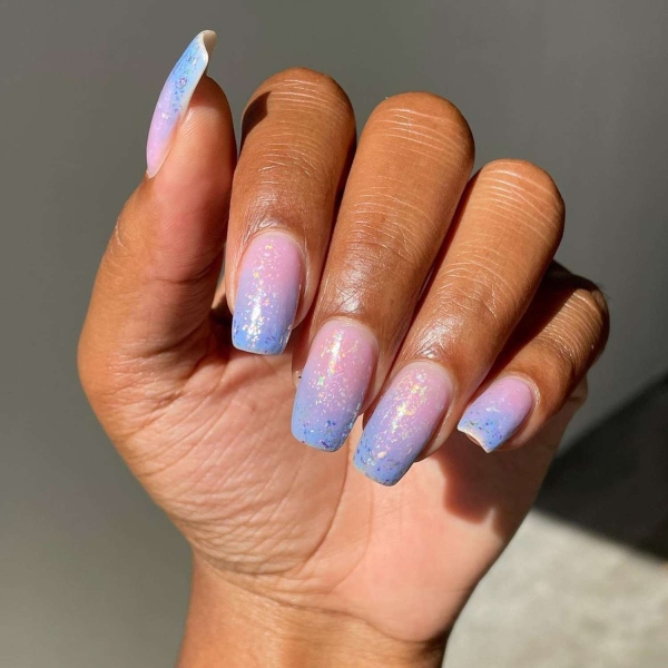 Glitter ombré nail designs are great for special occasions and everyday manicures. Here are over 25 glitter ombré nail looks to inspire your next mani.