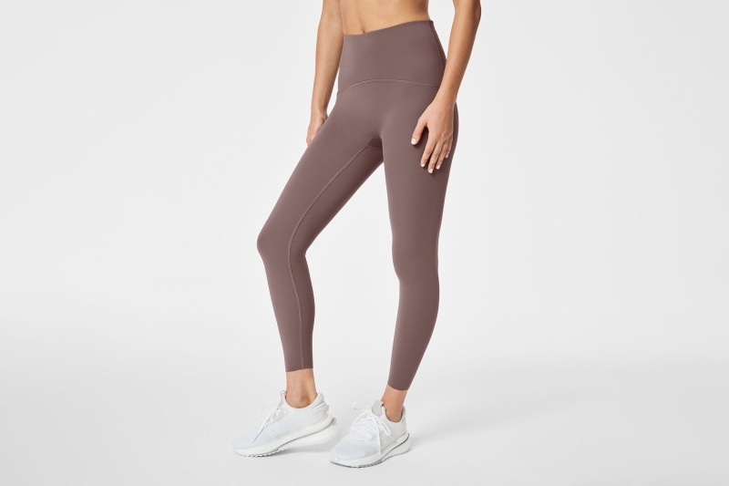 Gwyneth Paltrow posted her monochromatic red workout set from Spanx on Instagram. She wore the brand’s AirEssentials Half Zip Sweatshirt and its Booty Boost Active Contour Ribbed Leggings.