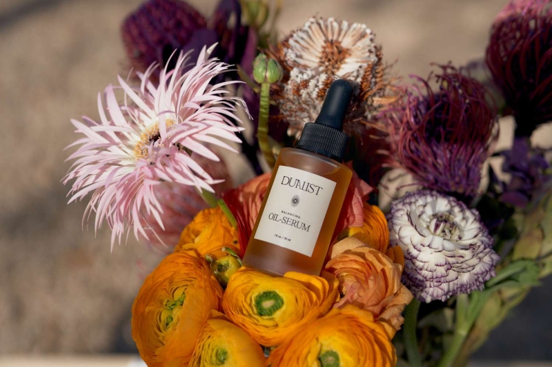 The Dualist, a new hybrid face elixir, is bridging the gap between the instant glow of an oil and the long-term barrier-strengthening benefits of a serum.