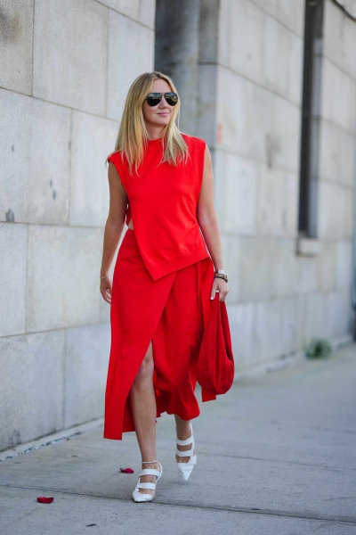 Wearing a red dress is a sure fire way to turn heads with your outfit. No matter the occasion you're getting dressed for we have have picked out the seven best shoes to wear with a red dress.
