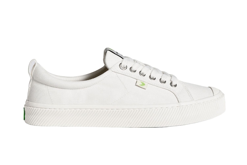 A fashion editor shares her experience with the comfy Cariuma Oca Low sneaker. Shop the tennis shoes in both canvas and leather from a Brooke Shields and Alexandra Daddario-worn brand.