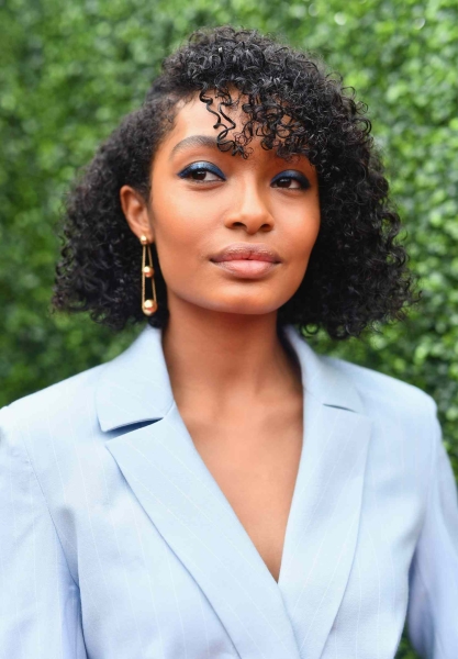 Angled bobs are chic and flattering in equal parts. Scroll through these 17 angled bob looks to find inspiration and get game-changing styling tips.