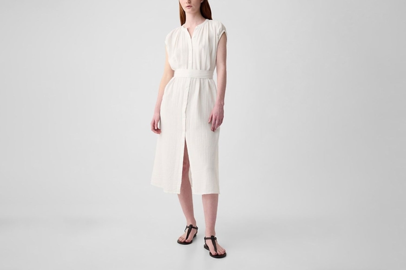 Anne Hathaway wore a custom white shirtdress from Gap while in Rome for a Bvlgari event. At Gap, I found her exact dress, a lookalike dress as well as linen shorts, summer dresses, and wide-leg jeans at up to 50 percent off.