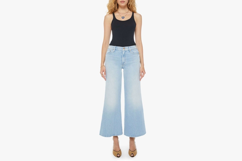 Jennifer Lopez wore a pair of flare jeans from Mother when pictured with Ben Affleck in Los Angeles. To get her look, I found seven flare jeans from the denim brand Jennifer Garner and Meghan Markle have worn.