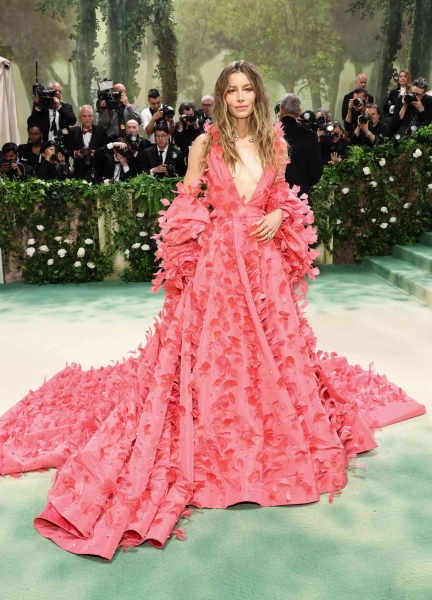 Jessica Biel revealed she bathed in 20 lbs. of epsom salt ahead of the 2024 Met Gala. Read more about her beauty prep.