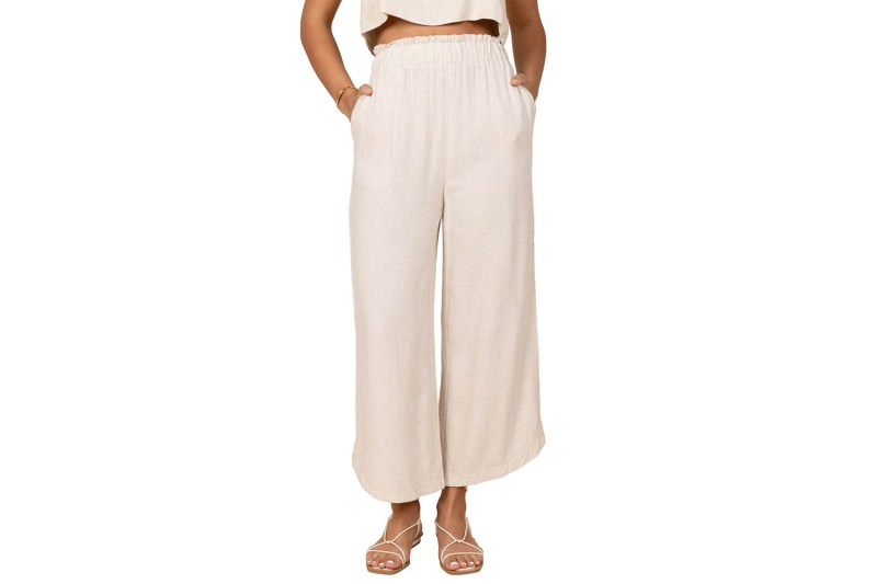 Look of the Day for May 23, 2024 features Sarah Jessica Parker in breezy wide-leg pants editors and celebrities love. Shop summer palazzo pants at Amazon and Nordstrom.