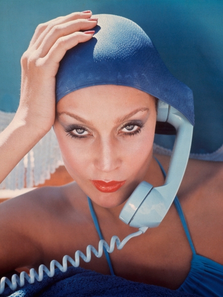 Norman Parkinson’s Far-Flung Vogue Shoots in the Jet-Set Era Featured Iman, Jerry Hall, and Plethora of Palm Trees