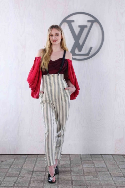 Sophie Turner debuted a new lob at the Louis Vuitton Cruise 2025 show in Barcelona, Spain. See her hair transformation, here.