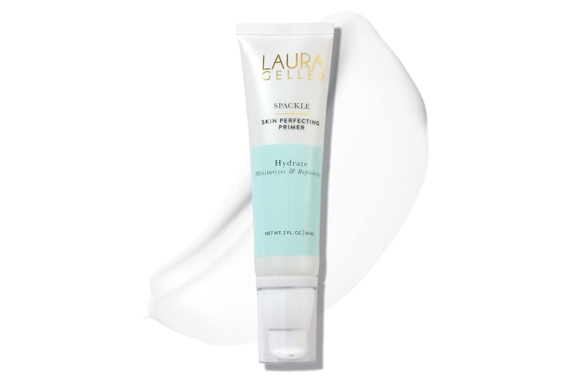The Laura Geller Spackle Skin Perfecting Primer hydrates and moisturizes dry skin. Celebrities like Oprah and Bethenny Frankel have also used products from the brand.
