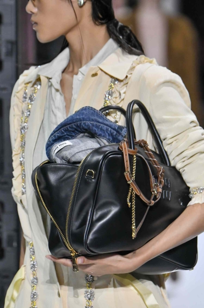 Fashion’s pendulum is swinging to the maximalist again, and handbags are no exception. Before wrapping up your summer wish list, scroll through our top handbag trends for the season.
