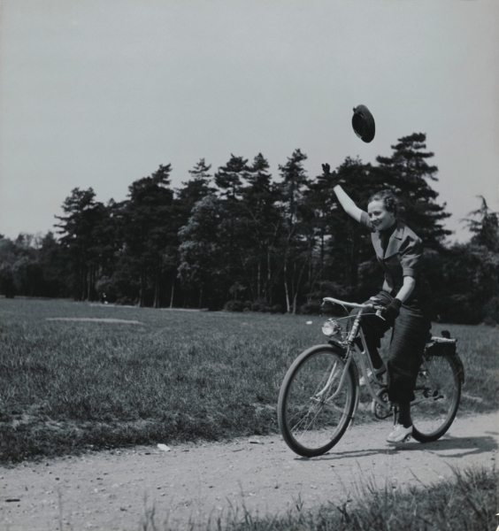 From the Archives: Bicycles in Vogue