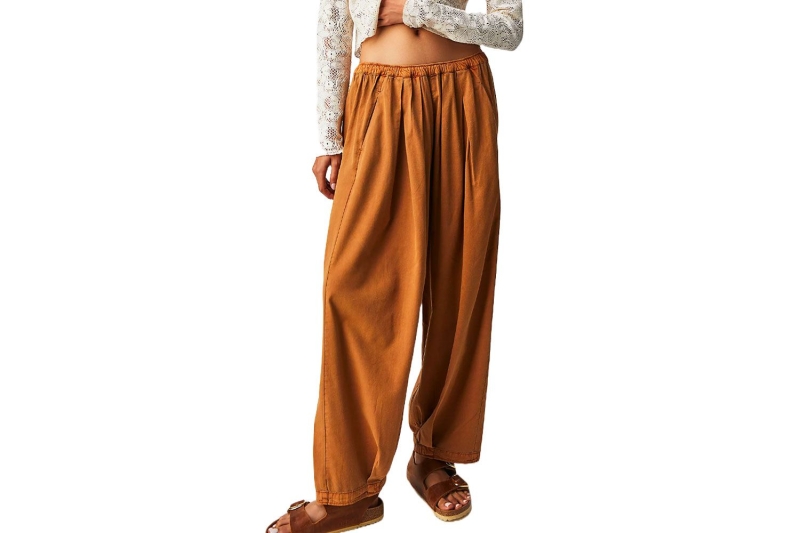 Jennifer Lopez has worn the Free People To the Sky Parachute Pants several times, and her comfy pants are still in stock. Shop the jeans-alternative in seven colors at Free People before they sell out.