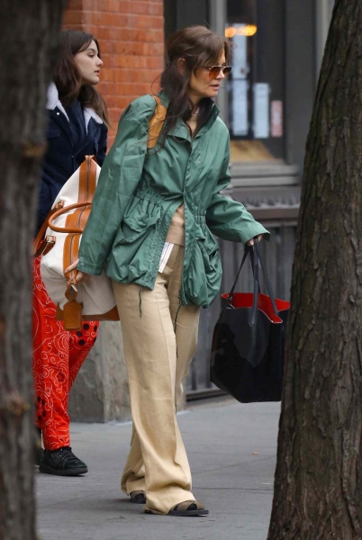 Katie Holmes and Hailey Bieber have both been spotted wearing fisherman sandals, an unexpected summer 2024 shoe trend. Shop the controversial warm-weather shoes from Alohas, Reformation, Everlane, and more here.
