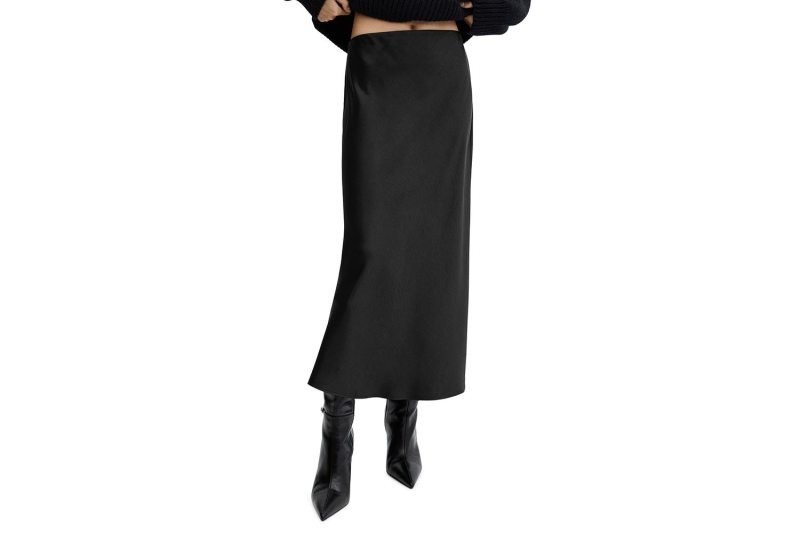Look of the Day for June 18, 2024 features Angelina Jolie in a black maxi skirt, loose-fitting tee, blazer, and black leather boots while out and about in New York. Shop trusty black maxi skirts from Favorite Daughter, Mango, Aritzia, and more.