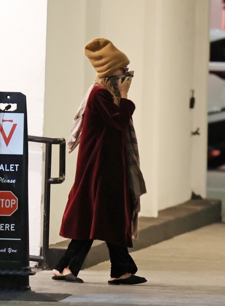 Mary-Kate Olsen and Her Gnome Beanie Don’t Care That It’s 80 Degrees