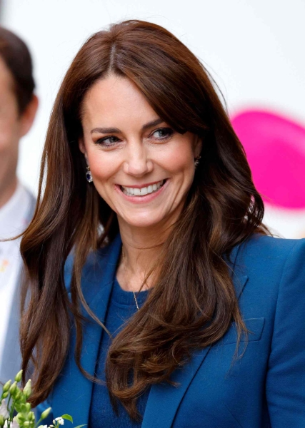 The Kate Middleton haircut is all about long layers and full-bodied volume. Here's what experts have to say about the Princess's signature style.