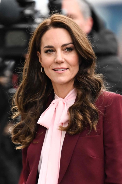 The Kate Middleton haircut is all about long layers and full-bodied volume. Here's what experts have to say about the Princess's signature style.