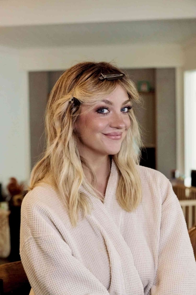 Abby Elliott plays Natalie “Sugar” Berzatto in FX's Emmy-winning series 'The Bear.' Here, how she got ready for the season 3 premiere.