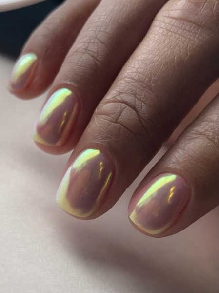 Hailey Bieber's chrome nails seem to never go out of style. Celebrity nail artists Sashanie Gray and Rachel Messick share everything you need to know about chrome nails and 15 of their favorite designs.