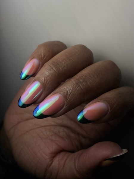 Hailey Bieber's chrome nails seem to never go out of style. Celebrity nail artists Sashanie Gray and Rachel Messick share everything you need to know about chrome nails and 15 of their favorite designs.