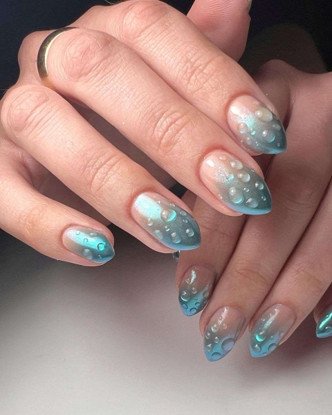 Hailey Bieber's chrome nails seem to never go out of style. Celebrity nail artists Sashanie Gray and Rachel Messick share everything you need to know about chrome nails and 15 of their favorite designs.