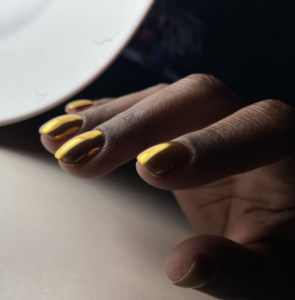 Hailey Bieber's chrome nails seem to never go out of style. Celebrity nail artists Sashanie Gray and Rachel Messick share everything you need to know about chrome nails and 15 of their favorite designs.