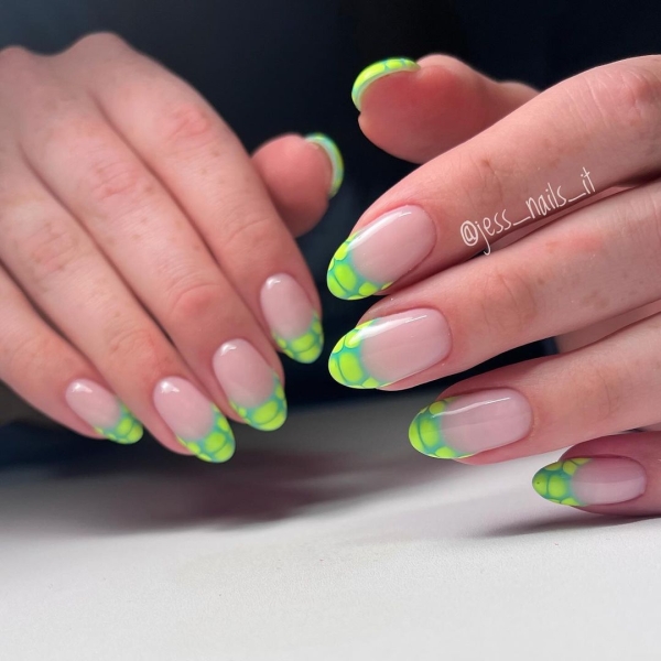 It's undeniable: Green is the color of the moment. Whether you want to go full neon or more muted, here are 18 short green nail looks to inspire your next manicure.