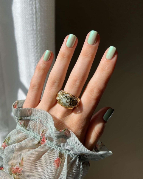 It's undeniable: Green is the color of the moment. Whether you want to go full neon or more muted, here are 18 short green nail looks to inspire your next manicure.