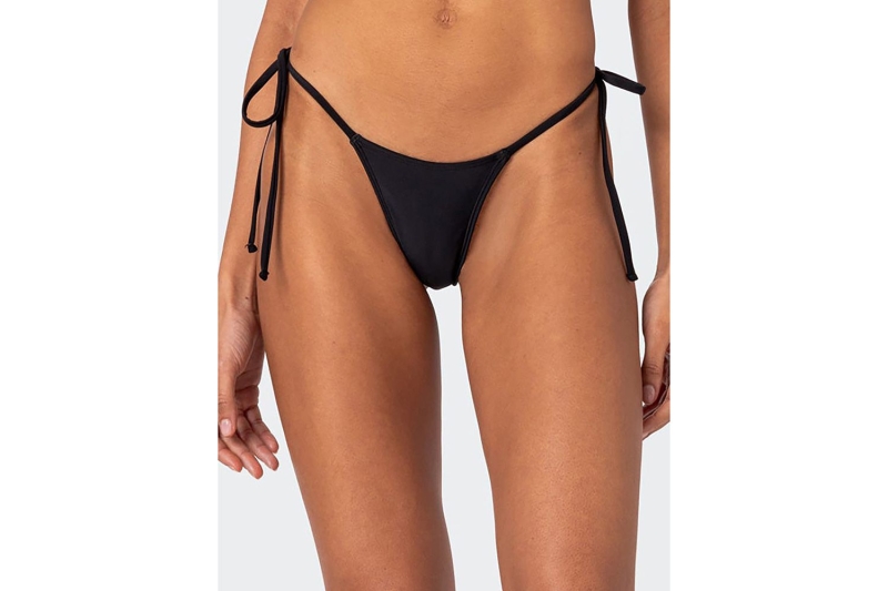 Kendall Jenner wore a string bikini style recommended by Kourtney Kardashian’s stylist to make legs look longer.Shop sexy, itty-bitty side-tie bikinis from Skins, Madewell, J.Crew, and more.