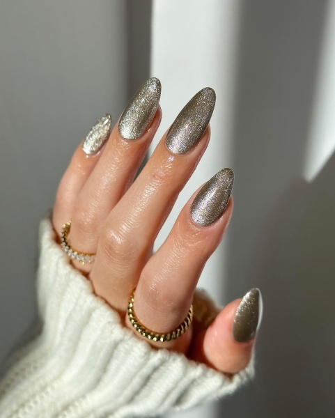 Metallic nails offer an easy way to create a bold look that functions like jewelry — you can wear them seamlessly with any outfit.