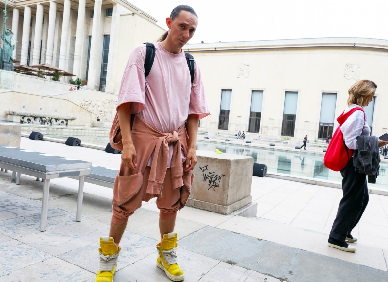 Street Style at the Spring 2025 Menswear Shows Was About the Statement Piece