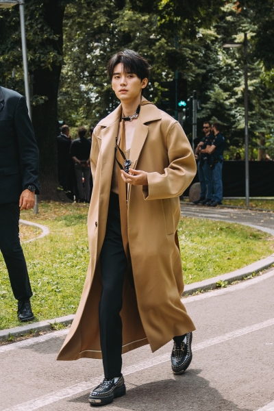 Street Style at the Spring 2025 Menswear Shows Was About the Statement Piece