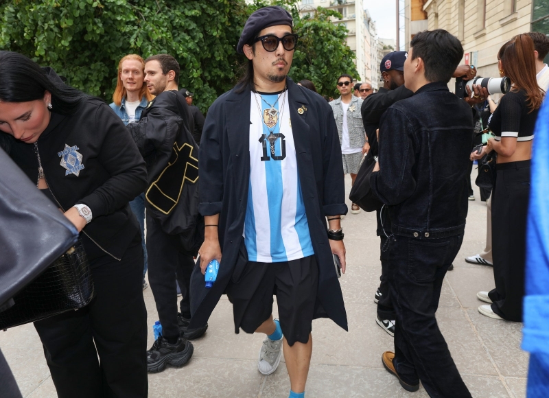 Street Style at the Spring 2025 Menswear Shows Was About the Statement Piece