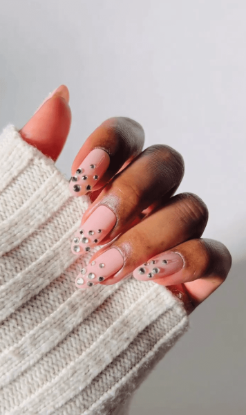 The perfect neutral color, OPI Bubble Bath is a classic color that every nail enthusiast should own. Here are 20 designs to replicate with the iconic polish.