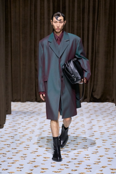 What Do Hot Men Wear Now? See the 64 Best Menswear Looks at the Spring 2025 Women’s Shows Here