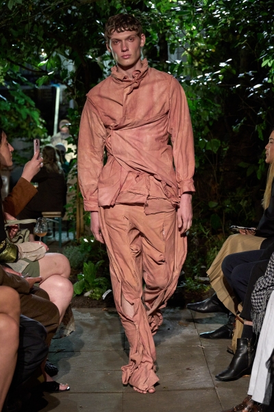 What Do Hot Men Wear Now? See the 64 Best Menswear Looks at the Spring 2025 Women’s Shows Here