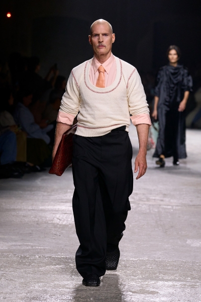 What Do Hot Men Wear Now? See the 64 Best Menswear Looks at the Spring 2025 Women’s Shows Here