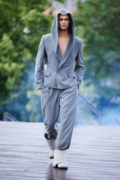 What Do Hot Men Wear Now? See the 64 Best Menswear Looks at the Spring 2025 Women’s Shows Here