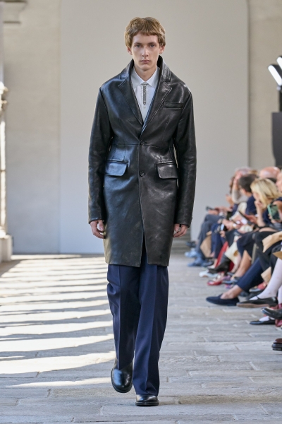 What Do Hot Men Wear Now? See the 64 Best Menswear Looks at the Spring 2025 Women’s Shows Here