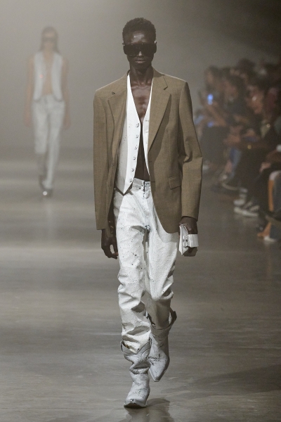 What Do Hot Men Wear Now? See the 64 Best Menswear Looks at the Spring 2025 Women’s Shows Here