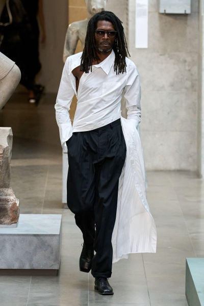 What Do Hot Men Wear Now? See the 64 Best Menswear Looks at the Spring 2025 Women’s Shows Here