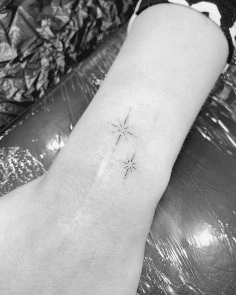 When it comes to tattoos, bigger doesn’t necessarily mean better. For proof, look no further than these 30 small wrist tattoos, which run the gamut from cool florals to astrological signs.