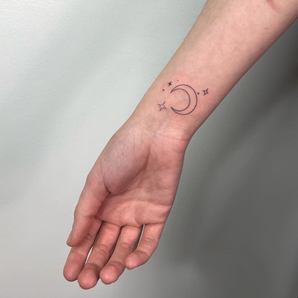 When it comes to tattoos, bigger doesn’t necessarily mean better. For proof, look no further than these 30 small wrist tattoos, which run the gamut from cool florals to astrological signs.