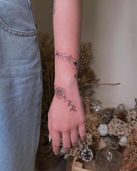 When it comes to tattoos, bigger doesn’t necessarily mean better. For proof, look no further than these 30 small wrist tattoos, which run the gamut from cool florals to astrological signs.